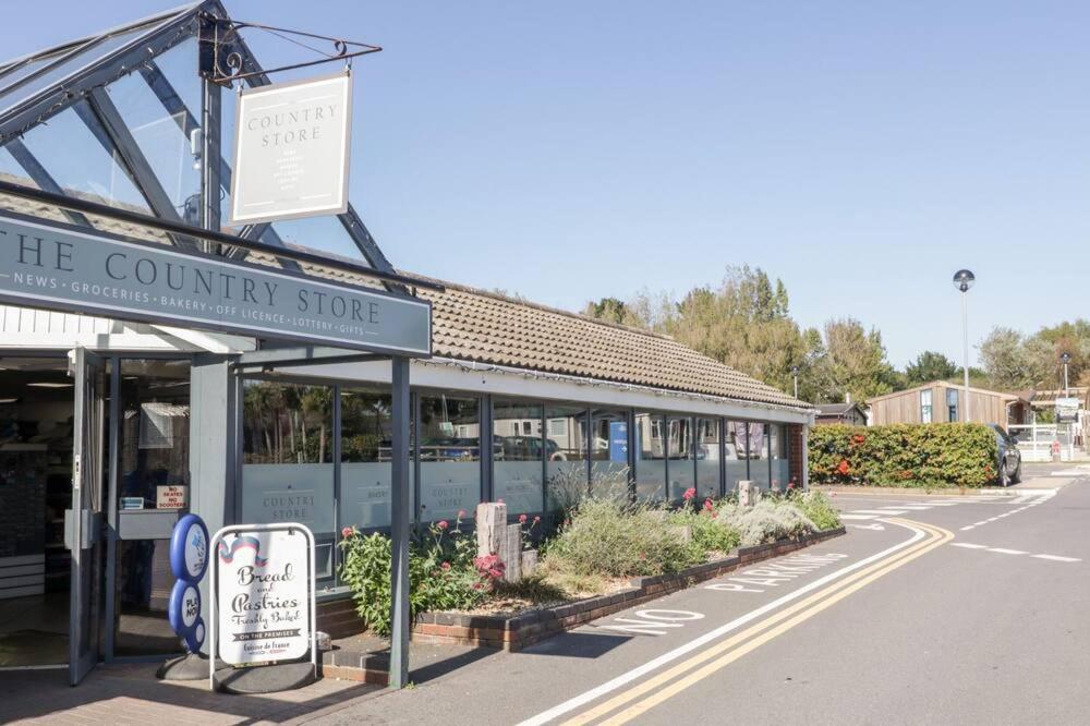 Dotty'S Retreat Villa Milford on Sea Bagian luar foto